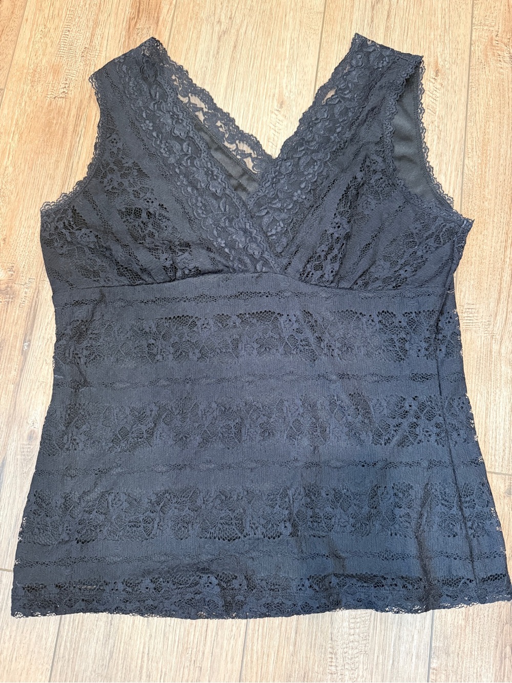NY&Co Lace V-Neck Cami Tank Top - Black